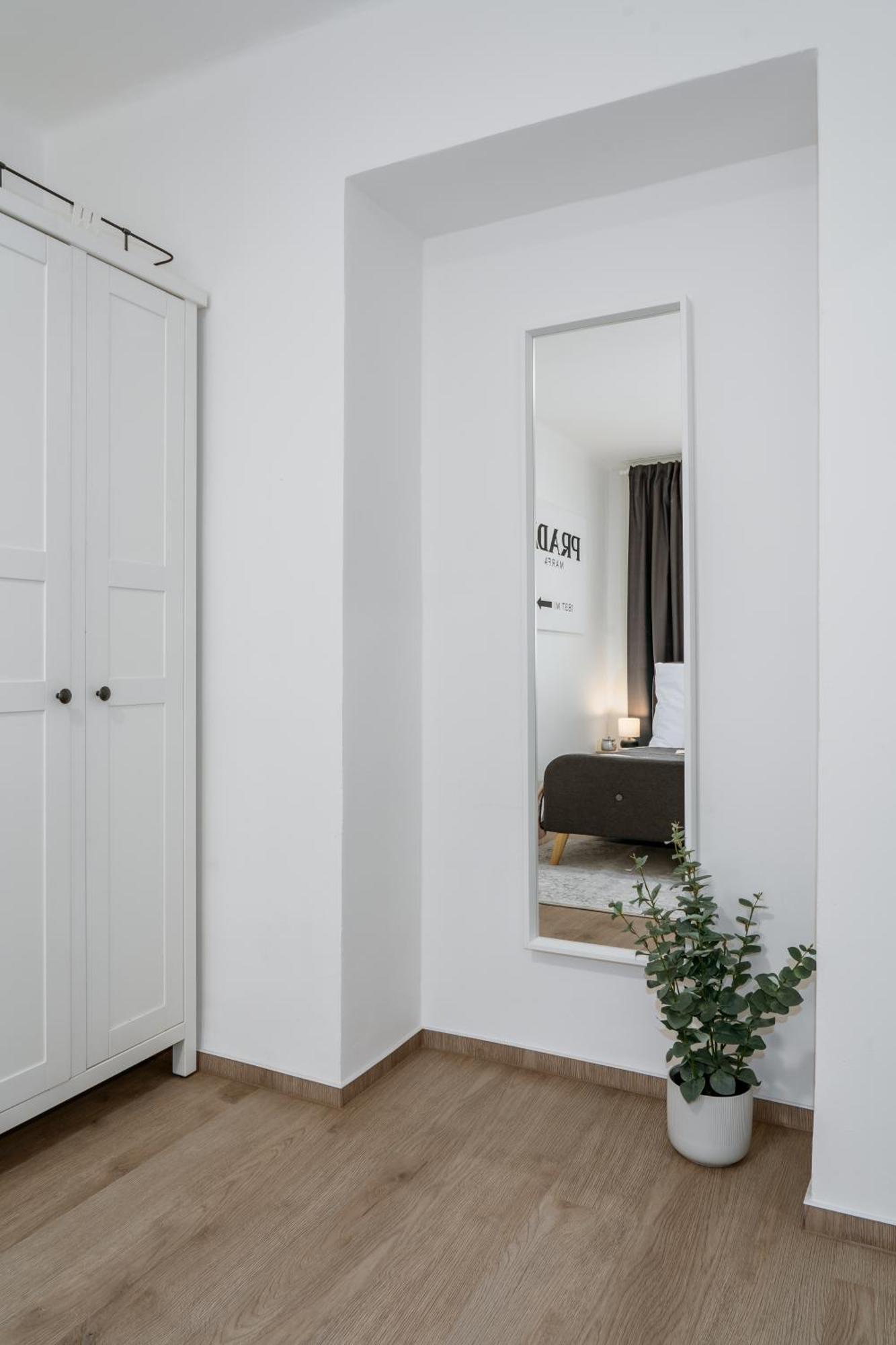 Days - 2bdr - Quiet Area - Workspace Appartamento